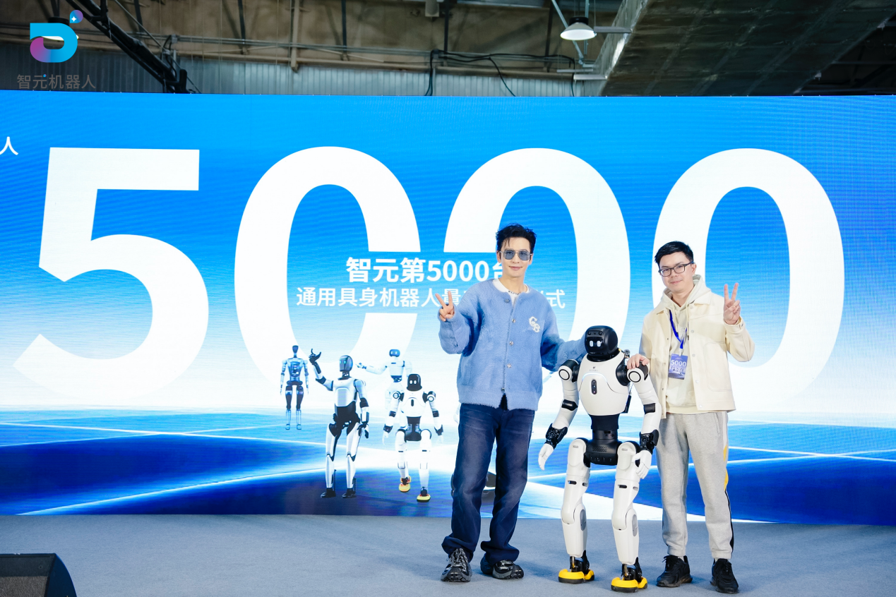 非凡国际第5000台通用具身机器人量产下线，灵犀X2交付黄晓明工作室